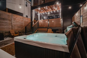 Luxurious 4bd home sleeps 12 minutes to downtown with parking